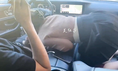 高顏長腿騷貨『美杜莎』最新淫亂群交私拍 網咖包廂群P淫亂 職業裝被上司強上 高清 (9)