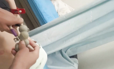 國內某體檢中心心電圖檢查偷拍 各種美乳大學生少婦美乳映入眼簾，處女的奶子圓潤堅挺好好看 (48)