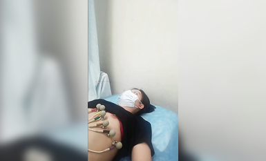 國內某體檢中心心電圖檢查偷拍 各種美乳大學生少婦美乳映入眼簾，處女的奶子圓潤堅挺好好看 (33)