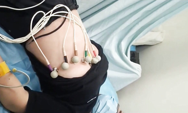 國內某體檢中心心電圖檢查偷拍 各種美乳大學生少婦美乳映入眼簾，處女的奶子圓潤堅挺好好看 (15)