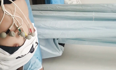 國內某體檢中心心電圖檢查偷拍 各種美乳大學生少婦美乳映入眼簾，處女的奶子圓潤堅挺好好看 (46)