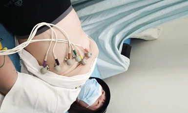 國內某體檢中心心電圖檢查偷拍 各種美乳大學生少婦美乳映入眼簾，處女的奶子圓潤堅挺好好看 (14)