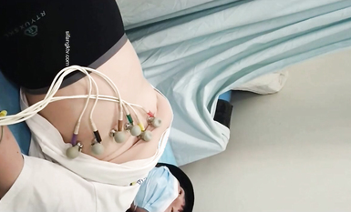 國內某體檢中心心電圖檢查偷拍 各種美乳大學生少婦美乳映入眼簾，處女的奶子圓潤堅挺好好看 (14)