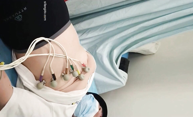 國內某體檢中心心電圖檢查偷拍 各種美乳大學生少婦美乳映入眼簾，處女的奶子圓潤堅挺好好看 (14)