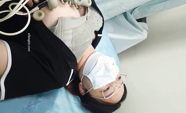 國內某體檢中心心電圖檢查偷拍 各種美乳大學生少婦美乳映入眼簾，處女的奶子圓潤堅挺好好看 (47)