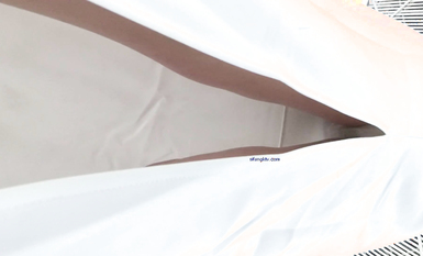 超高質量機場地鐵抄底 高挑美女陰毛旺盛露出兩根 三角內內夾在逼縫隙里 高清1080P版 (11)