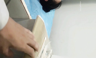 國內某體檢中心心電圖檢查偷拍 各種美乳大學生少婦美乳映入眼簾，處女的奶子圓潤堅挺好好看 (49)