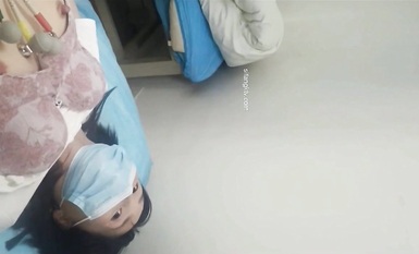 國內某體檢中心心電圖檢查偷拍 各種美乳大學生少婦美乳映入眼簾，處女的奶子圓潤堅挺好好看 (6)