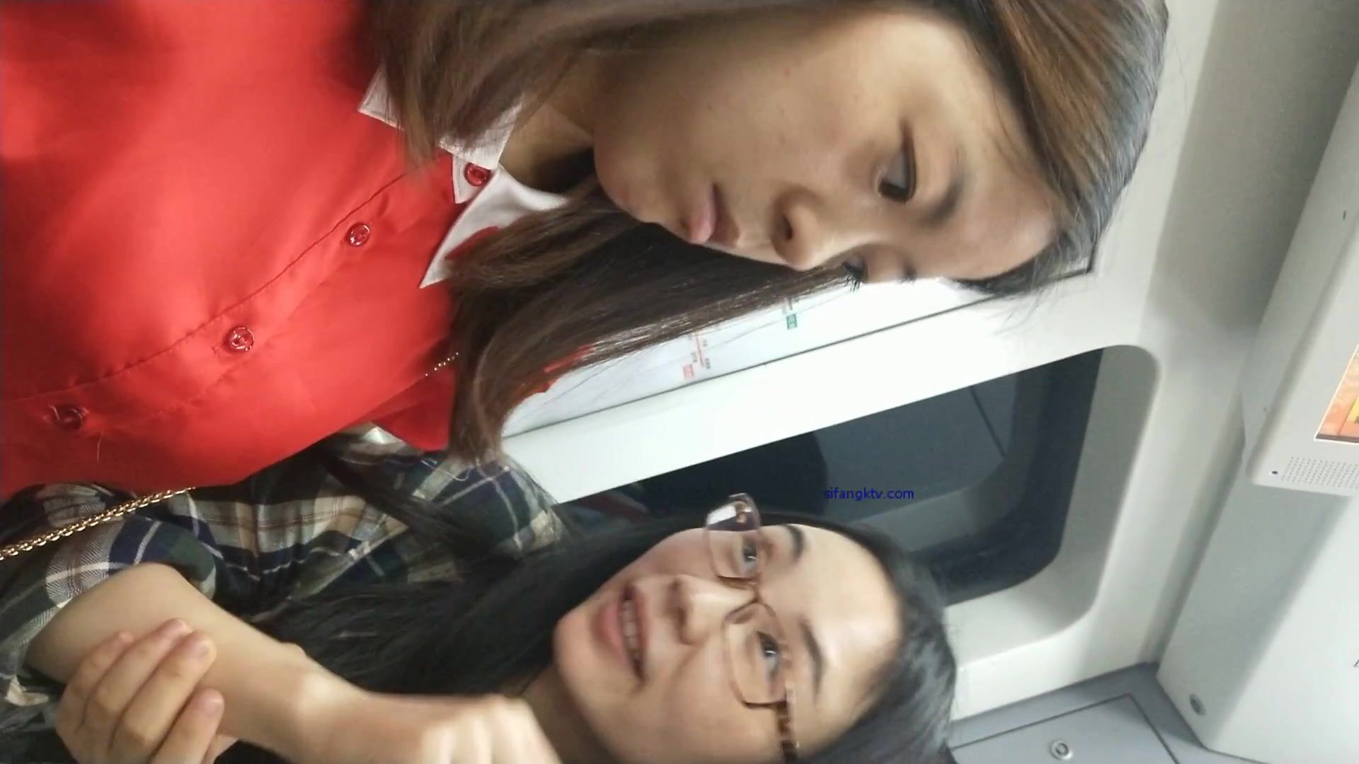 成都地鐵醫院抄底 驚現無內長腿美女 各式內內讓人噴血 幻想扒下推到啪啪 高清1080P版 (27)