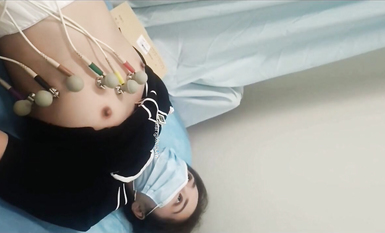 國內某體檢中心心電圖檢查偷拍 各種美乳大學生少婦美乳映入眼簾，處女的奶子圓潤堅挺好好看 (50)