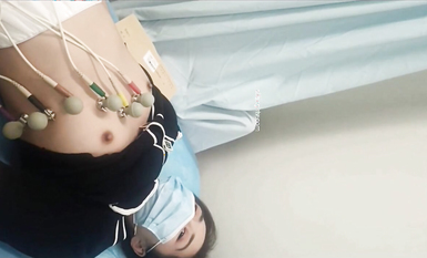 國內某體檢中心心電圖檢查偷拍 各種美乳大學生少婦美乳映入眼簾，處女的奶子圓潤堅挺好好看 (50)