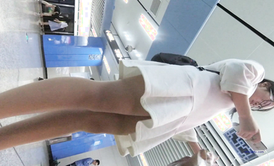 成都地鐵醫院抄底 驚現無內長腿美女 各式內內讓人噴血 幻想扒下推到啪啪 高清1080P版 (28)