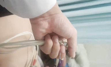 國內某體檢中心心電圖檢查偷拍 各種美乳大學生少婦美乳映入眼簾，處女的奶子圓潤堅挺好好看 (28)