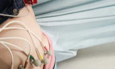 國內某體檢中心心電圖檢查偷拍 各種美乳大學生少婦美乳映入眼簾，處女的奶子圓潤堅挺好好看 (44)