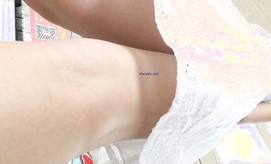 超高質量機場地鐵抄底 高挑美女陰毛旺盛露出兩根 三角內內夾在逼縫隙里 高清1080P版 (7)