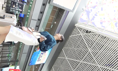 超高質量機場地鐵抄底 高挑美女陰毛旺盛露出兩根 三角內內夾在逼縫隙里 高清1080P版 (13)