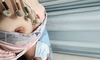 國內某體檢中心心電圖檢查偷拍 各種美乳大學生少婦美乳映入眼簾，處女的奶子圓潤堅挺好好看 (25)