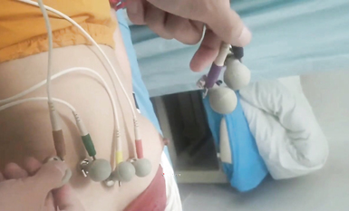 國內某體檢中心心電圖檢查偷拍 各種美乳大學生少婦美乳映入眼簾，處女的奶子圓潤堅挺好好看 (52)