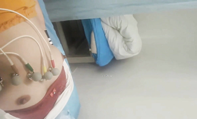 國內某體檢中心心電圖檢查偷拍 各種美乳大學生少婦美乳映入眼簾，處女的奶子圓潤堅挺好好看 (52)