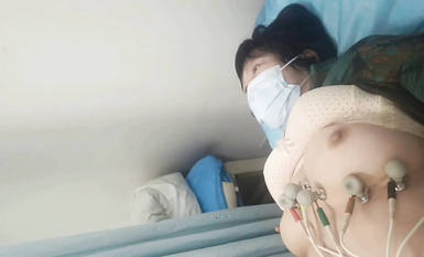 國內某體檢中心心電圖檢查偷拍 各種美乳大學生少婦美乳映入眼簾，處女的奶子圓潤堅挺好好看 (39)