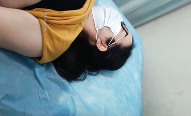 國內某體檢中心心電圖檢查偷拍 各種美乳大學生少婦美乳映入眼簾，處女的奶子圓潤堅挺好好看 (4)