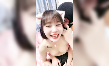 純欲系天花板！貓耳朵超高顏值美少女！首次和炮友雙人秀，揉捏白嫩小奶子，尿尿掰穴吃JB