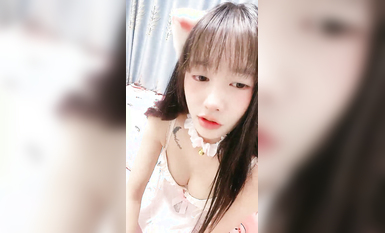 純欲系天花板美少女！情趣耳朵小鈴鐺！被炮友揉捏奶子，揉搓小穴低低呻吟，抓著JB吸吮舔弄