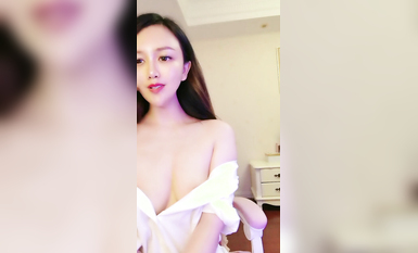 綠波轉黃風騷美艷婦，全程露臉黑絲高跟情趣誘惑，很會撩人慢慢脫光誘惑狼友，表情好騷揉奶玩逼特寫展示水多