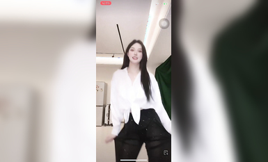 【抖音重磅】人氣女神【草莓小甜心】首次超大尺度露三點【丁姐直播】9月 (1)