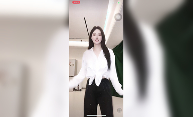 【抖音重磅】人氣女神【草莓小甜心】首次超大尺度露三點【丁姐直播】9月 (1)