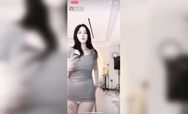 【抖音重磅】人氣女神【草莓小甜心】首次超大尺度露三點【丁姐直播】9月 (3)