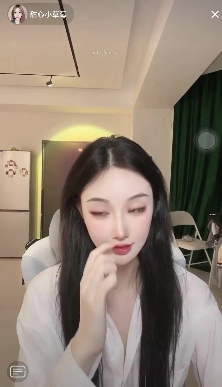 【抖音重磅】人氣女神【草莓小甜心】首次超大尺度露三點【丁姐直播】9月 (16)