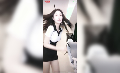 【抖音重磅】人氣女神【草莓小甜心】首次超大尺度露三點【丁姐直播】9月 (24)