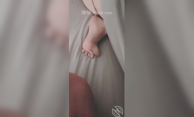 海角社區亂倫大神《最愛騷嫂子》熱銷作品全集-淪陷在騷貨嫂子的緊致熱穴中 2022-04-27原創終於熬到後半夜悄悄的潛入美麗嫂子的房間