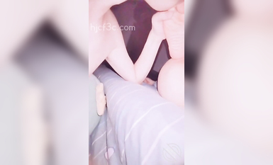 原創 無毛 一線天 饅頭逼！被內射的極品嫩妹朋友妻！一線天肥鮑真好吃 (2)