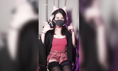 抖音網紅反差母狗『奶咪』十月唯性新作-賽博朋克電競少女 耳機線插BB里聽音樂 高清 (7)