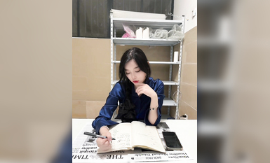 【秀人女神 超美高端】超人氣女神『楊晨晨』最新超級給力劇情《粗暴家長性虐楊老師》強制後入啪啪跪舔 