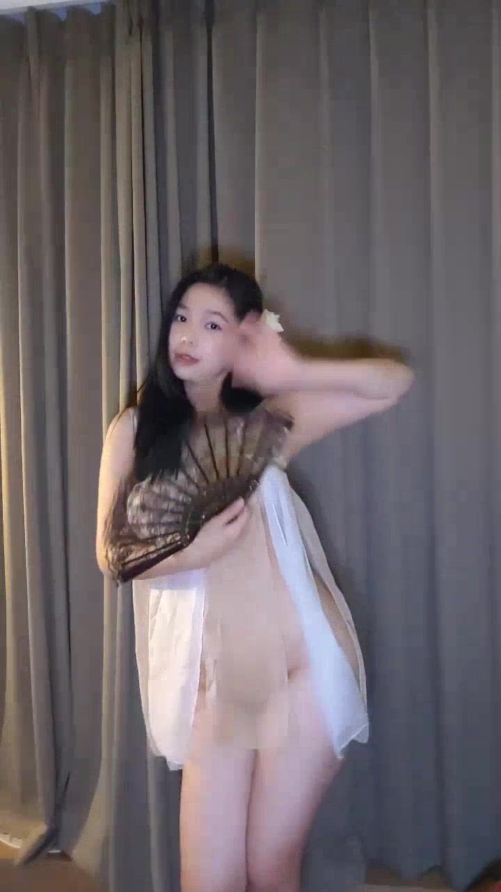 20小時核彈！秒殺虎牙斗魚的實力派舞蹈主播！【清野】 (7)