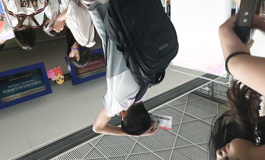 超高質量機場地鐵抄底5 驚現極品無內長腿美女 是方便借機小哥啪啪嗎 高清超高質量機場地鐵抄底 (4)