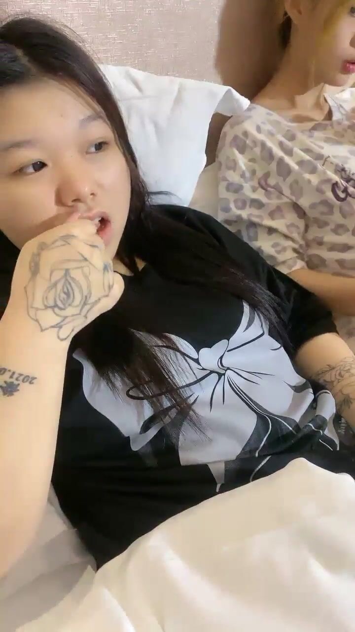 核彈！兩個學生被幹了~20小時~【電競少女】都快乾哭了~！！qc1 (1)