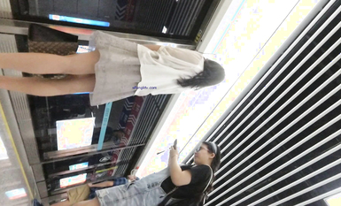 超高質量機場地鐵抄底5 驚現極品無內長腿美女 是方便借機小哥啪啪嗎 高清超高質量機場地鐵抄底 (7)