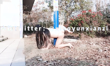 最新推特七位人氣蘿莉女主露出私拍 戶外野戰全裸路邊翹美臀後入啪啪小韻 (1)