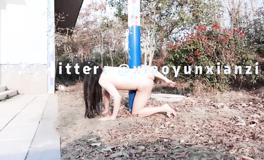 最新推特七位人氣蘿莉女主露出私拍 戶外野戰全裸路邊翹美臀後入啪啪小韻 (1)