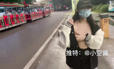 最新推特七位人氣蘿莉女主露出私拍 戶外野戰全裸路邊翹美臀後入啪啪小空醬  (2)