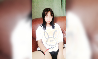 太嫩了！3個學生妹妹~在家全裸自慰~【佳怡】小穴反光~！ (4)