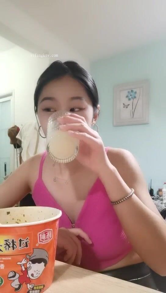 應求更新！美胸大學生~【眼裡有星辰】道具自慰~好騷好美！ (6)