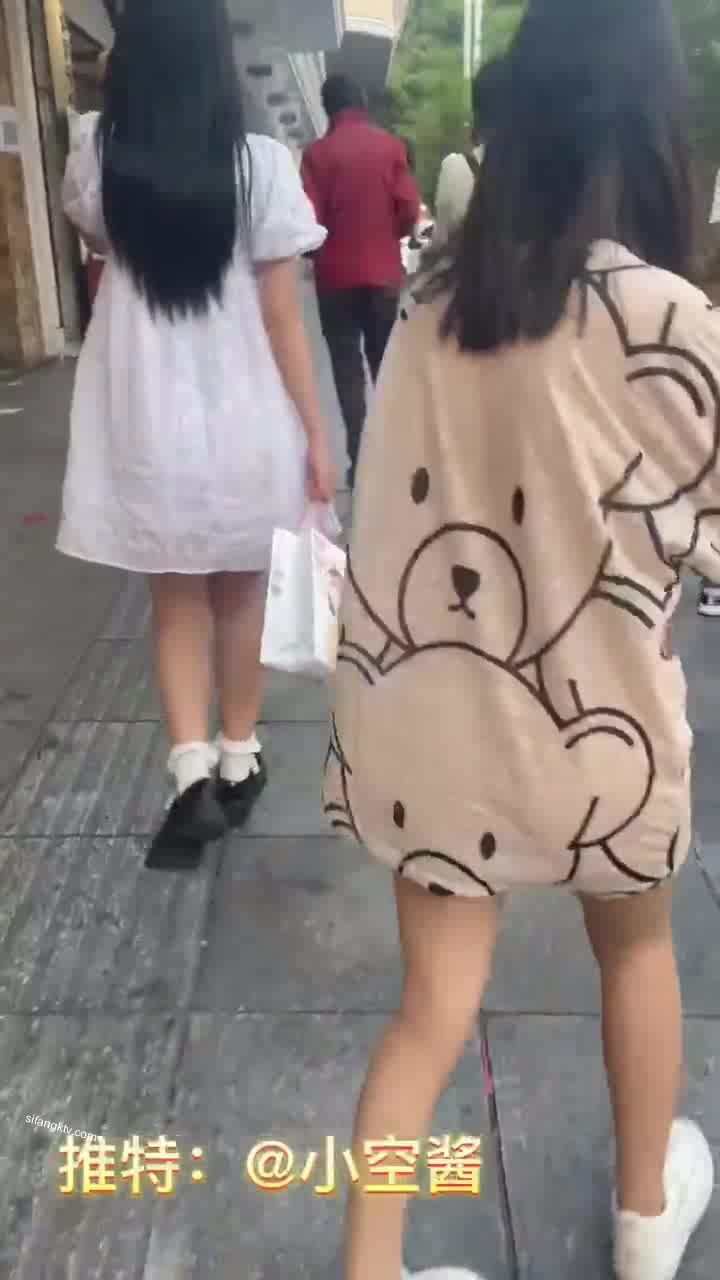 最新推特七位人氣蘿莉女主露出私拍 戶外野戰全裸路邊翹美臀後入啪啪小空醬  (3)