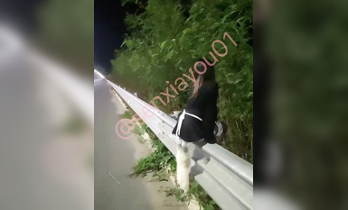 最新推特七位人氣蘿莉女主露出私拍 戶外野戰全裸路邊翹美臀後入啪啪森下悠 (1)