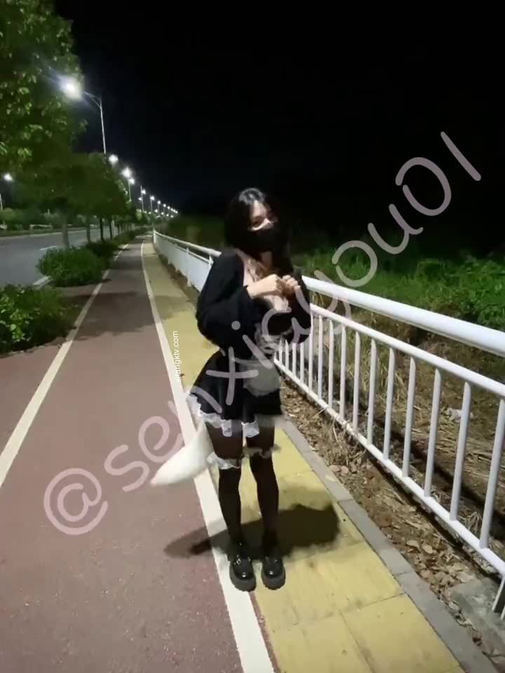 最新推特七位人氣蘿莉女主露出私拍 戶外野戰全裸路邊翹美臀後入啪啪森下悠 (6)