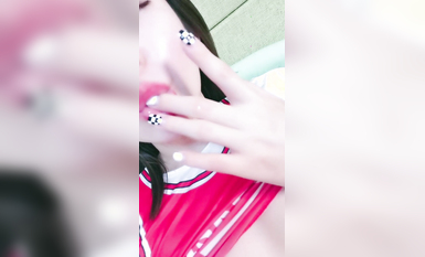 氣質網紅臉妹子，黑絲模特身材撅起屁股鮑魚很嫩，水很多挺拔胸部，小蝴蝶逼